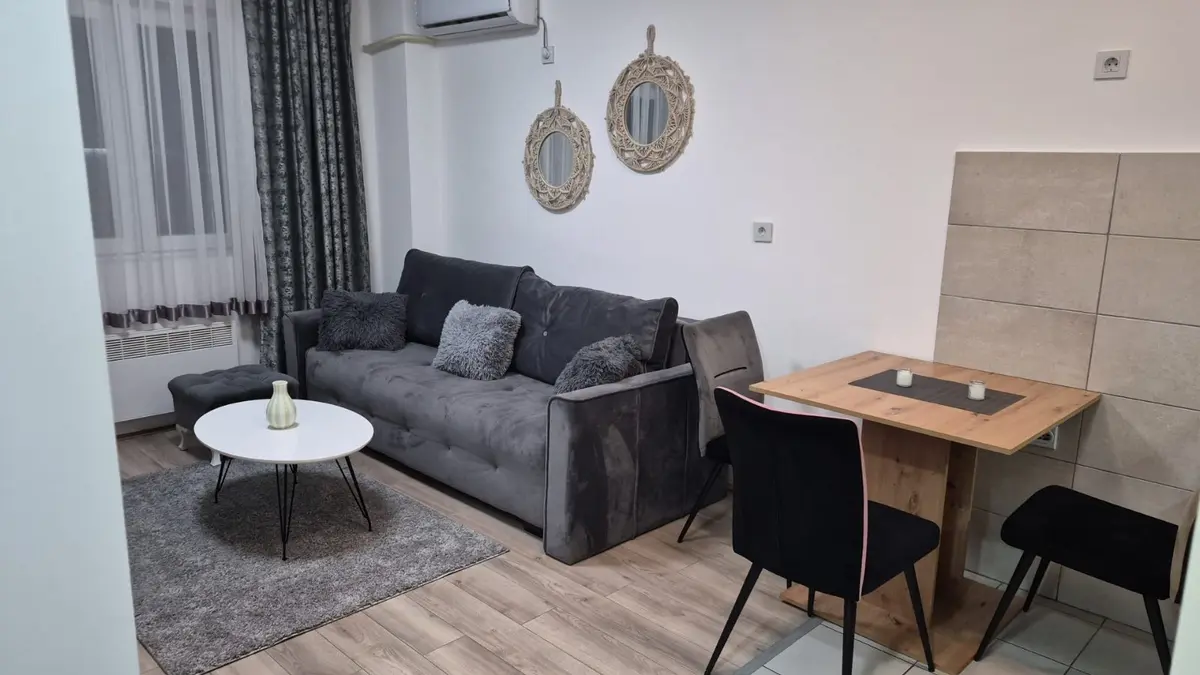 Aqua Lux 3 – svetao apartman sa terasom, pored Akva parka